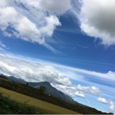 私自身が綺麗だなって思って、撮った写真をツイートしています(*´ `*)共感や、少しでもいいなって思えたらフォロー、RTよろしくお願いします🙏