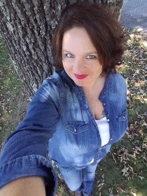 hunting mamma of 4 girls. graphics designer. loves to hunt and fish. been doing it since i was 16. God Family Hunt Repeat .
