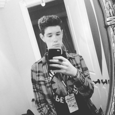 cod is life I play Xbox 360 playing bo2, mw2, cod 4, hmu looking for good trickshotting and sniping clan my gamer tag is Search Arctic. Obey Vivij is my life!