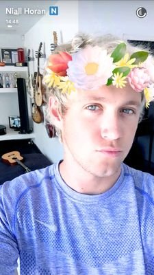 avrei voluto averti veramente, e non sentirmi dire che non posso farci niente.
《NIALL》