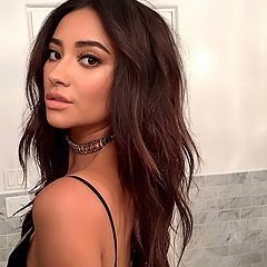 amberw1301's profile picture. • The question isn’t who’s going to let me, it’s who is going to stop me • 17 •