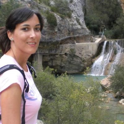 Treballadora Social. Grau en mestra d'Educació Primària. URV. Tècnica Superior en Administració i Finances.