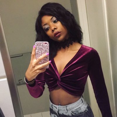 telihall_'s profile picture. 