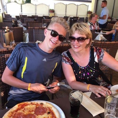 Vrijwilligster bij Uitvaartcentrum Beilen, Vrijwilligster Hospice Hoogeveen, Motorrijden, Muziek, Ajax en Italië.