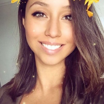 cerisesoors's profile picture. Born under a full moon 🌕