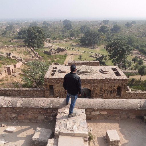 rising_style's profile picture. I love finding myself in places no one would look for me. I want to be a nomad. Well, not really, but you could definitely say I hate travelling.