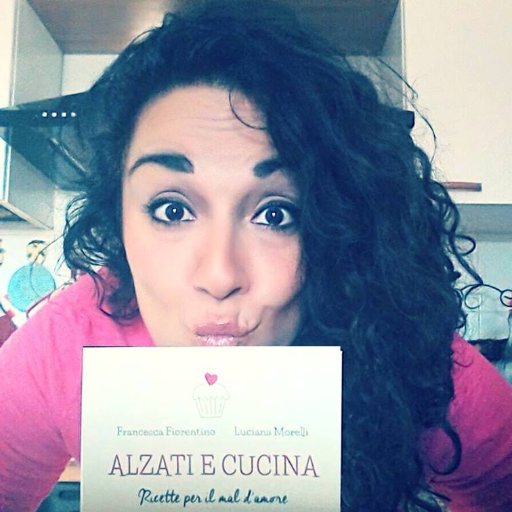 MorelliLuciana's profile picture. Cinefila, musicomane, scrittrice. Sto a sinistra e mangio per arrotondare. 
Racconto cose su https://t.co/TosTcvFNyM
Il mio motto? Infornare per Resistere.