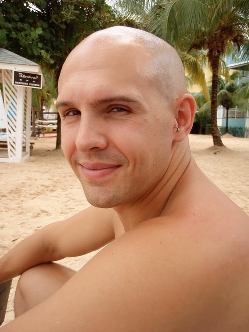 danccastro's profile picture. Educador Físico, Personal Trainer, atleta por diversão mas trabalho levado a sério!
Gosta de música, bebidas, animais e cookies! Não juntos ou nesta ordem!