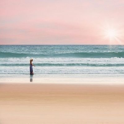 Haiku consta de 17 sílabas dispuestas en tres versos de 5, 7 y 5 sílabas, sin rima.