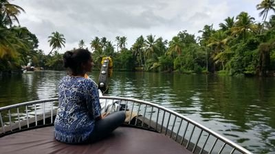 poojalh93's profile picture. Wallflower.