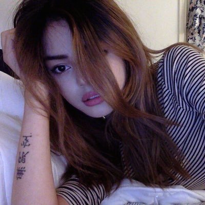 angelinarpgnwj's profile picture. somewhere between psychotic and iconic.