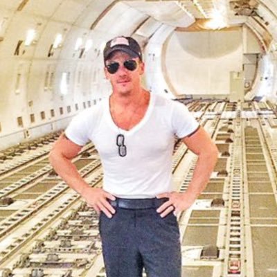 The official fake Twitter page of @miami_rick. Boeing rocks and Airbus sucks. Devoted nemesis of @OldPlot. ACME Giant pilot. I rock V-Neck Shirts like a Boss.