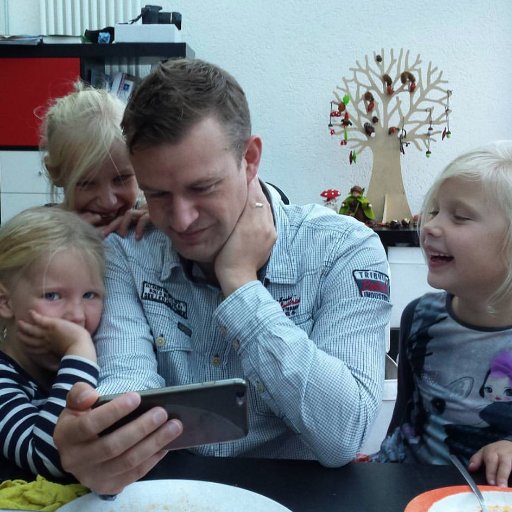OnTheMike's profile picture. papa van Janneke,Madelief en Feline | getrouwd met @lisettem | Solution Architect @talparadio (538, 10, Sky, Veronica)