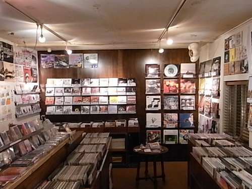 原宿のセレクト輸入レコード・ショップです