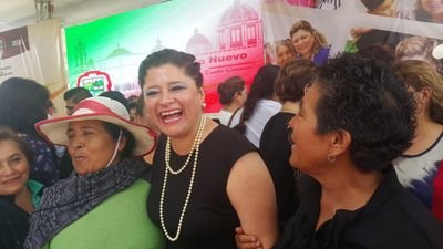 Ex-Presidenta mpal de Pueblo Nuevo,Gto .Apasionada de la vida, luchona,leal y sincerota