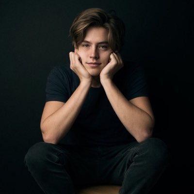 colerpgs's profile picture. Cole, 18, gay.