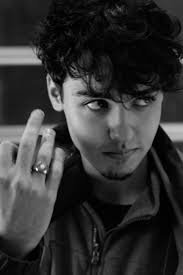 HeirToTheK's profile picture. Youngest child to the Kean family and now heir to the money and family mansion. Tim has moved to Gotham to pester his sister Barb and manage the Siren's club°