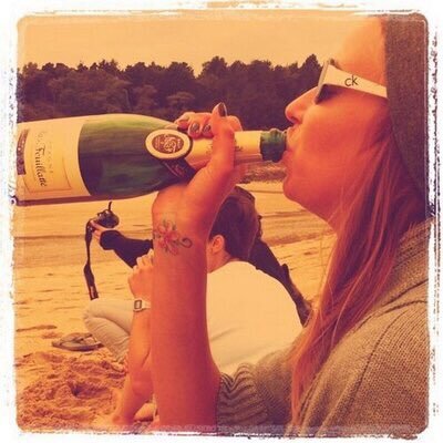 160 caractères pour une bio c'est un peu court ou alors c'est qu'il ne t'arrive rien, ce qui est peut être mon cas :)
