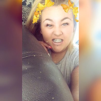 dee18x's profile picture. 