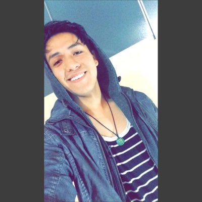 Me considero muy jodido con las personas q tengo confianza estudio Odontología no soy mucho de ir a discotecas pero si me animo fácil voy