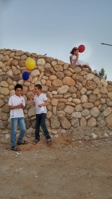 OhanaDorit's profile picture. אני לא ישנה,
מחכה לניסים,
ובנתיים..
סופרת כבשים