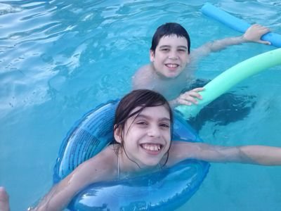 ezelemos's profile picture. 