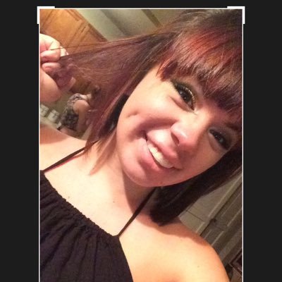 layaaoualora1's profile picture. 19👅 | albany👑 | gay👭 | bored 🤕 | #snowgang🍑