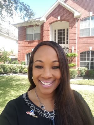 fatima2164's profile picture. 