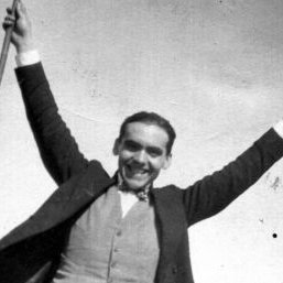 soy Federico García Lorca, un poeta y dramaturgo español, también soy el poeta de mayor influencia y popularidad de la literatura del siglo XX