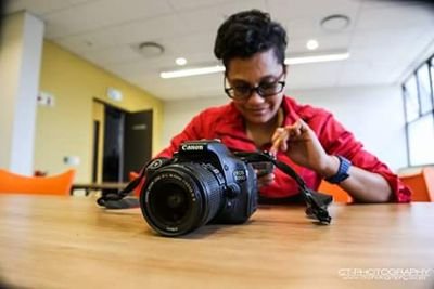 Film-making graduate. Currently a Paramedic. Film-maker with a stethoscope.
More importantly, I love cats♡