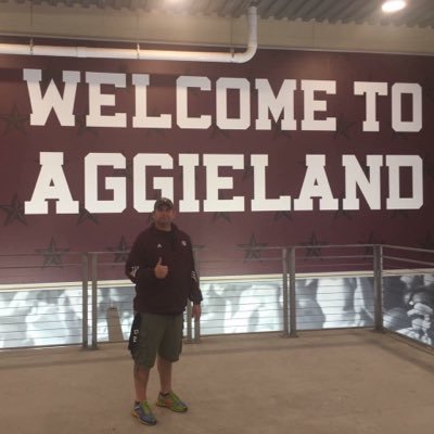 aaron_helms's profile picture. Proud Navy Vet! Aggie at ❤️! I love 🫧🫧and ⚾️! Padres ⚾️ fan!