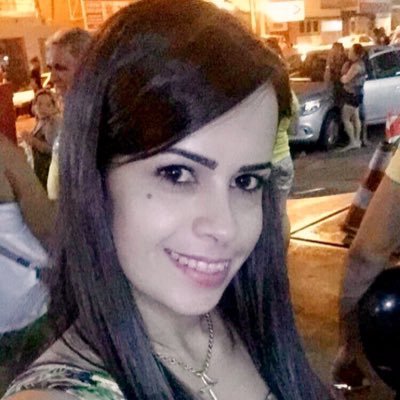 val_soaresc's profile picture. A luz que me guia é bem mais forte do que os olhos de quem me cercam obrigada meu Deus por tudo✨