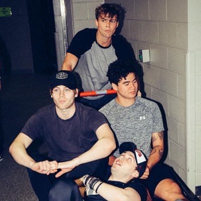 PLEASE FOLLOW @jadeliv_ INSTEAD. She gave you this free follow! ♥️ thanks! It means a lot!! @5SOS