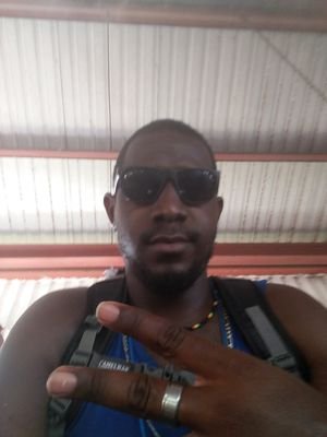 Am a cool guy. Be 💯 all day every day love to party and chill with friends just living this one life I have to the fullest