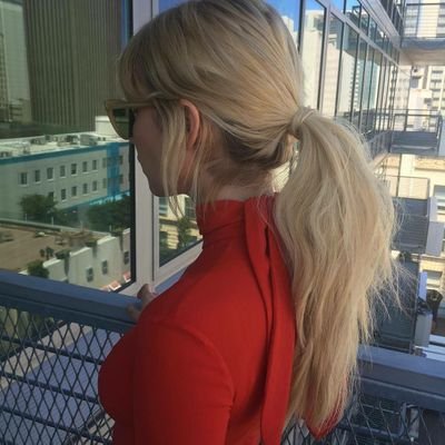 SteIIaSmith's profile picture. Reine de la puterie.