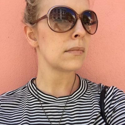 Girl with a boy's name. Poli-Scier. Health Communicator. Book lover. Animal hugger. Wine and gin drinker.