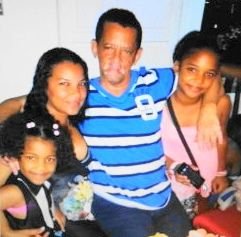 OPRosarioAbad81's profile picture. Con una fábrica de hijas....