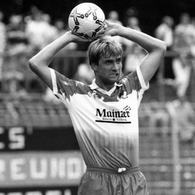 intotaalvoetbal's profile picture. Remoaner