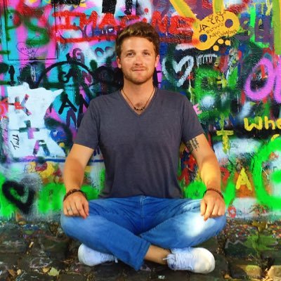 Founder @quest0logy @StFoodMtl & @CCndCo. Digital Signage, Computer Vision, Brand Experience | Beauty in little things, arts, music, photography