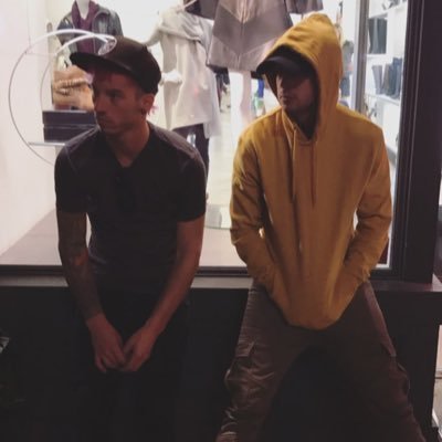 I don't use this anymore but I'll still follow anyone that follows this when I'm bored @meetmyfrenhope