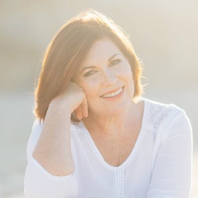 C_Change's profile picture. Bestselling Author | Wholistic Business Mentor for heart-led marketers
✨ Make it easy for your ideal clients to do business with you online ✨