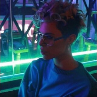 لما تعجبني عقليتك,تعجبني ملامحك اياً كانت.