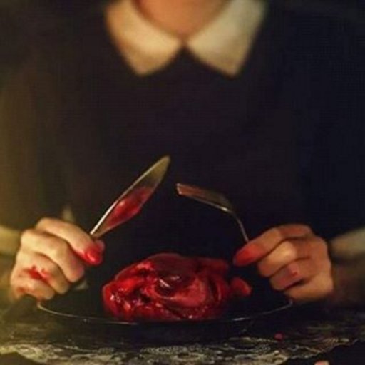 solamente soy otra existencia que intenta escaparse de la realidad a través de sus pensamientos y letras.