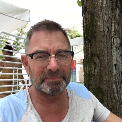 freelance journalist, o.a. voor Het Parool, de Groene Amsterdammer, arch lokaal, cultuur + ondernemen. Bestuurslid Amsterdamse Kunstraad. auteur van 30 boeken.