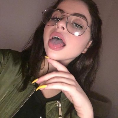 CHAiSE2iCONiC's profile picture. bear s, beets , battlestar Galactica .