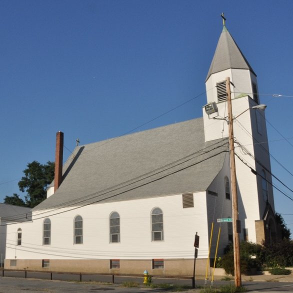 St. Stanislaus Catholic Church, a Personal Parish of the Diocese of Manchester entrusted to the Priestly Fraternity of St. Peter (FSSP) offering Tridentine Mass