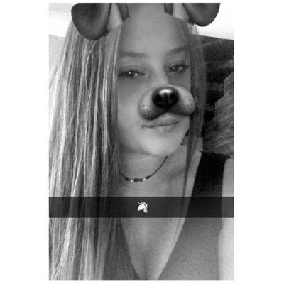 lorianervno's profile picture. snap: loriane20092000 
FB: loriane rivano 
insta: loriane_rvno