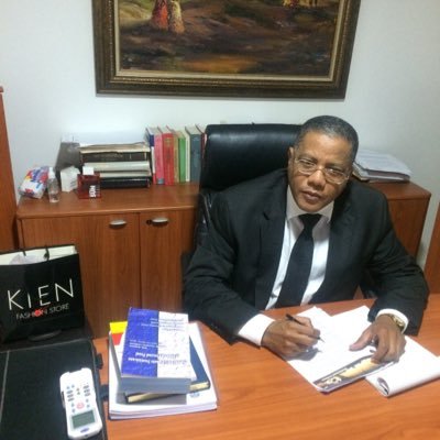 Abogado, periodista, politologo, principalmente un hombre que quiere ser Cristiano