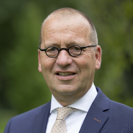 Burgemeester van gemeente Molenlanden| innovator | samen doen |verbindender | luisteren met je hart| vader van vier kinderen | trotse opa | geen dag zonder Bach