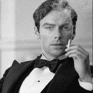 f___f98's profile picture. آحياناً نحتاج الاوهام لنكون سعداء ٠٠